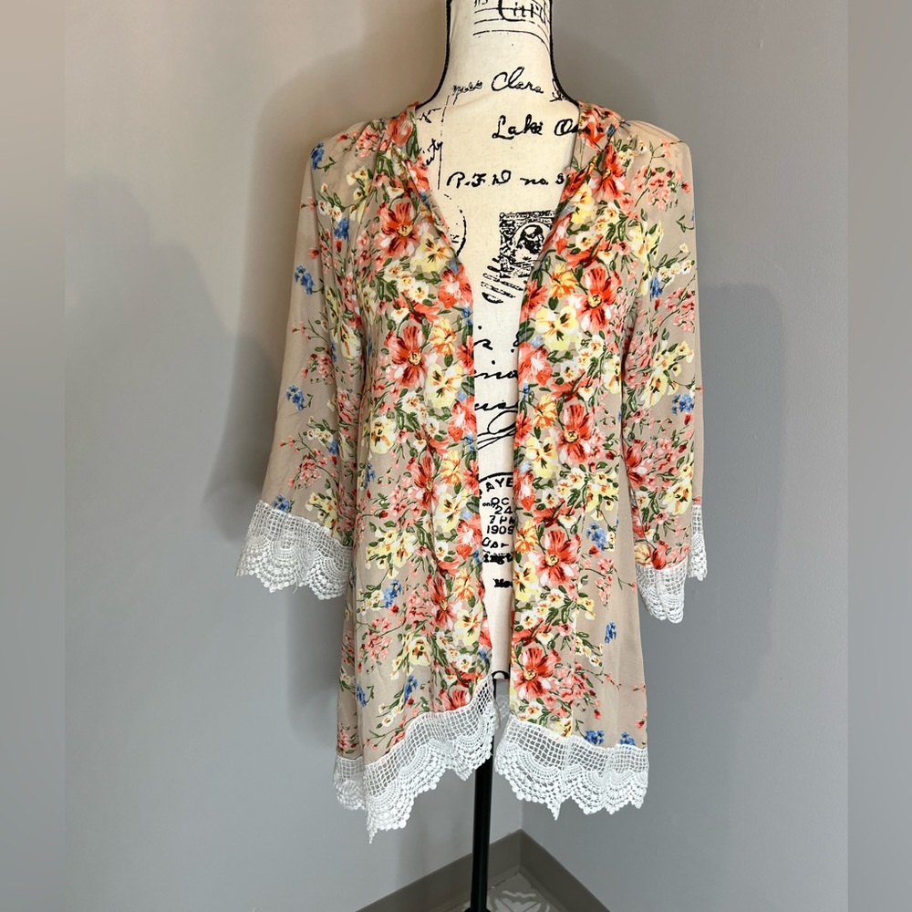Mixmax | Floral Kimono With Lace Trim